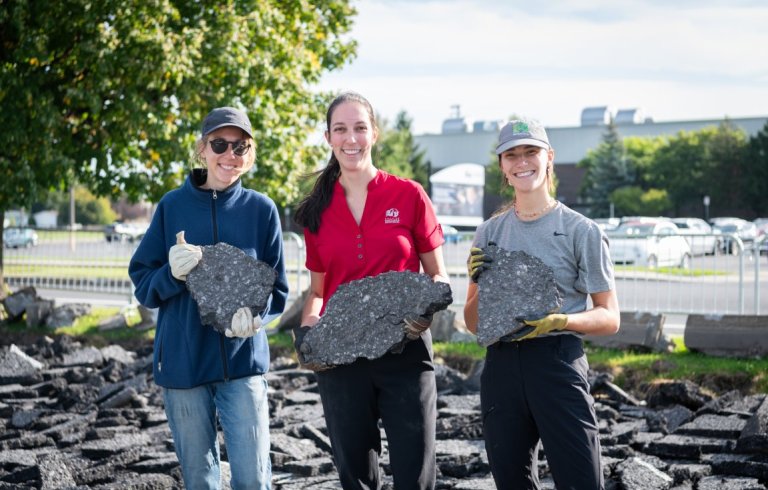 Activité de dépavage à Saint-Jean-sur-Richelieu
